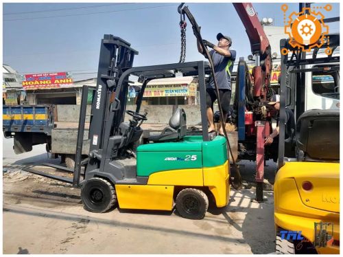 Cho thuê Forklift, cho thuê xe nâng hàng, cho thuê trọn gói 1.300 - 3.000 kg